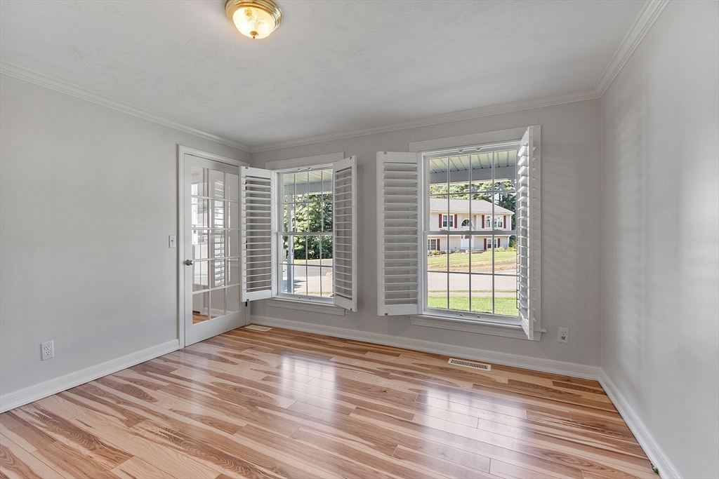 18 Sycamore Rd