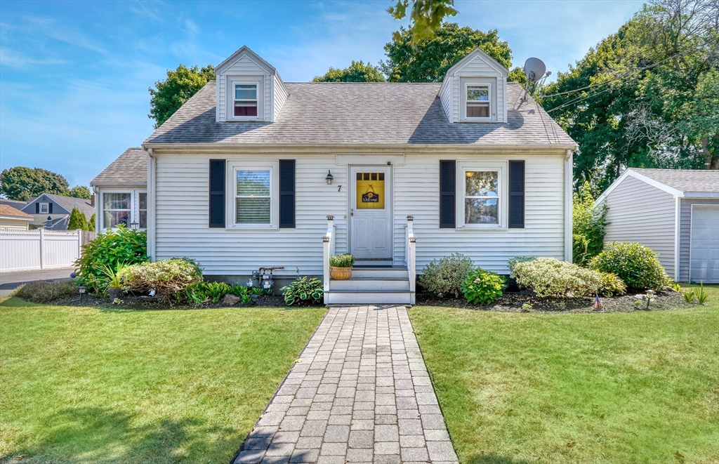 7 Lexington Dr