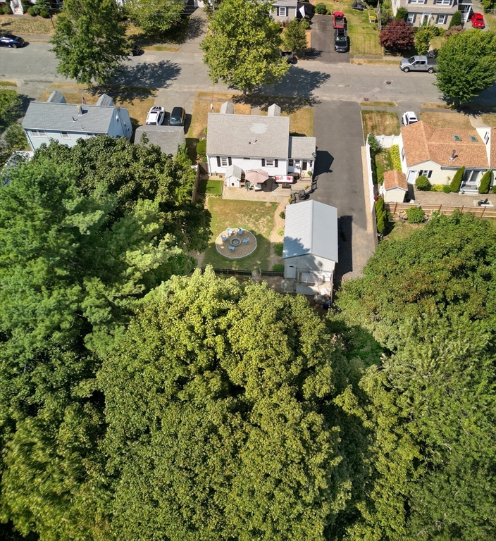 7 Lexington Dr