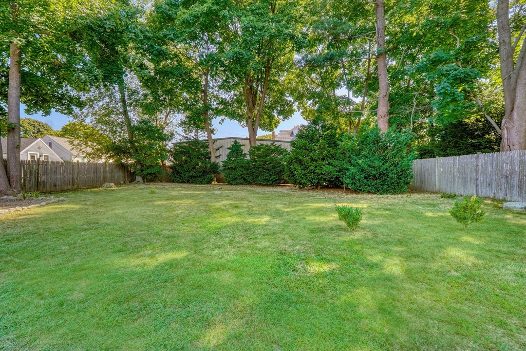 7 Lexington Dr
