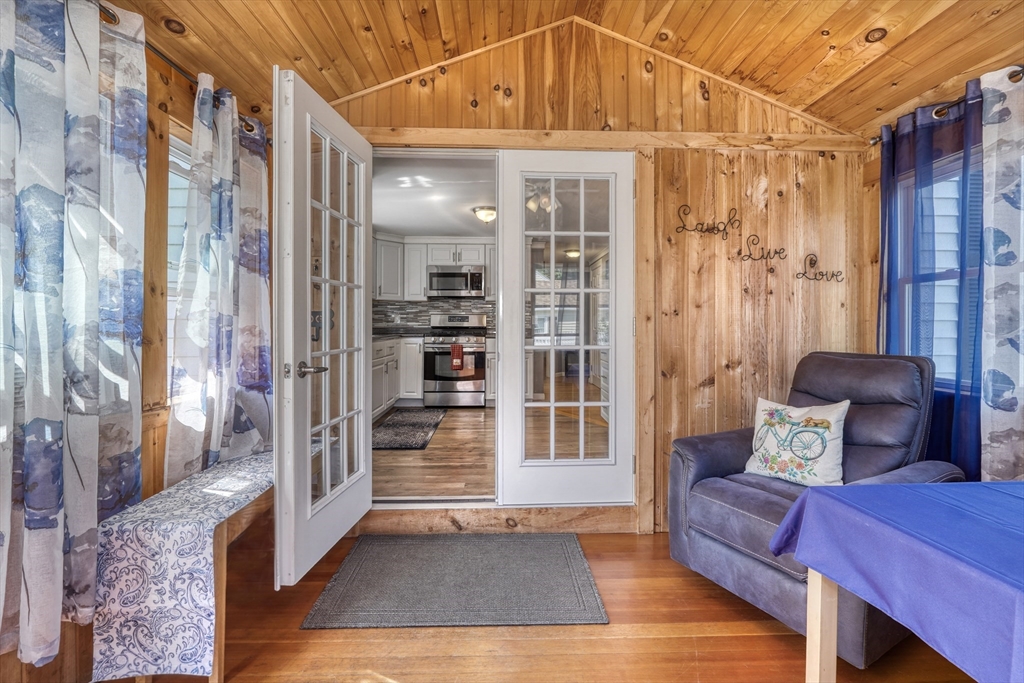 7 Lexington Dr