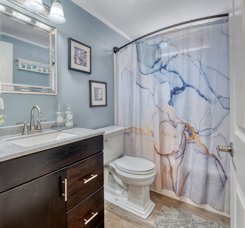 7 Lexington Dr