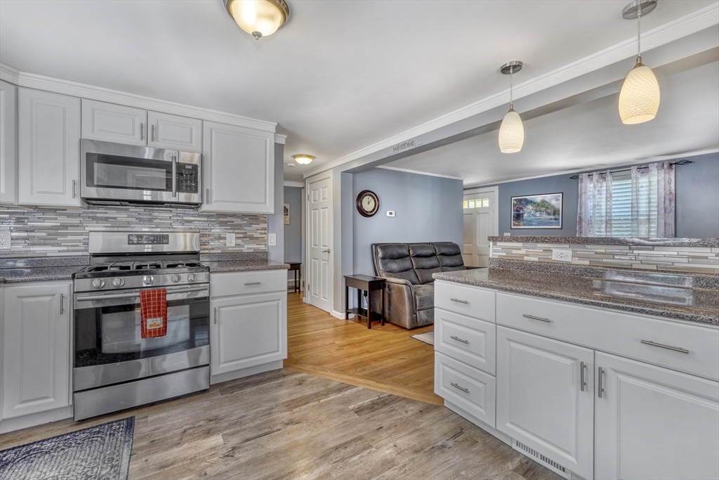 7 Lexington Dr