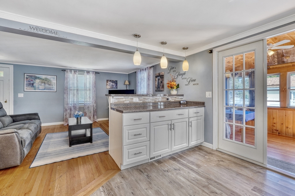 7 Lexington Dr