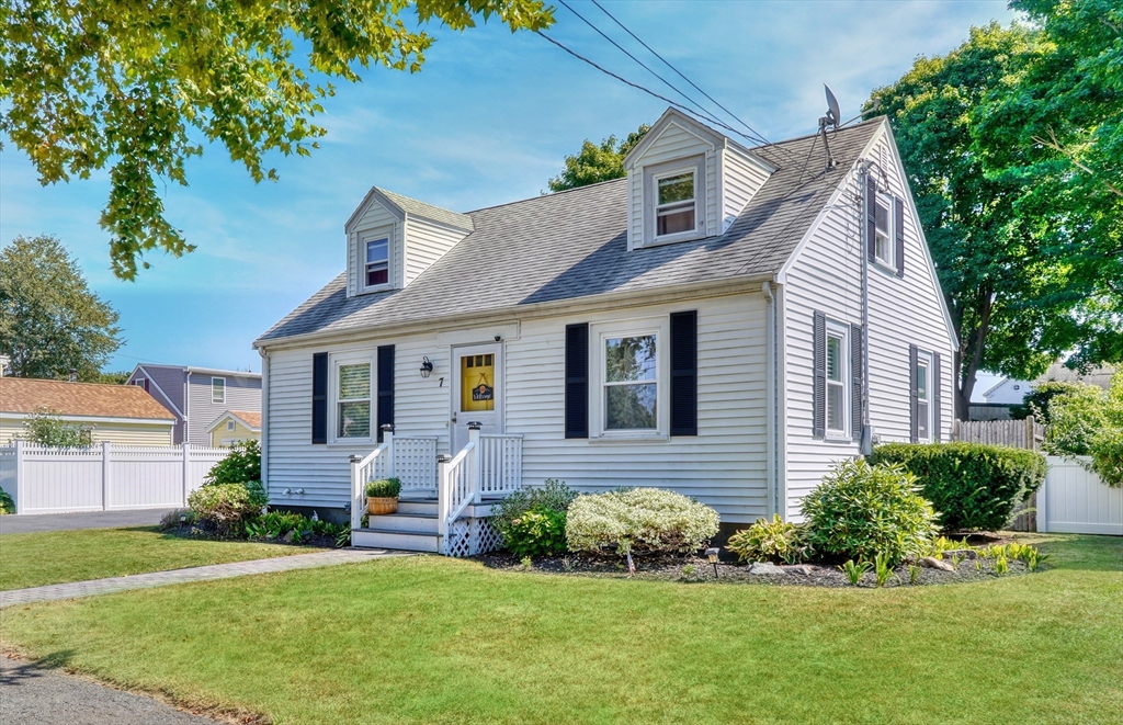 7 Lexington Dr