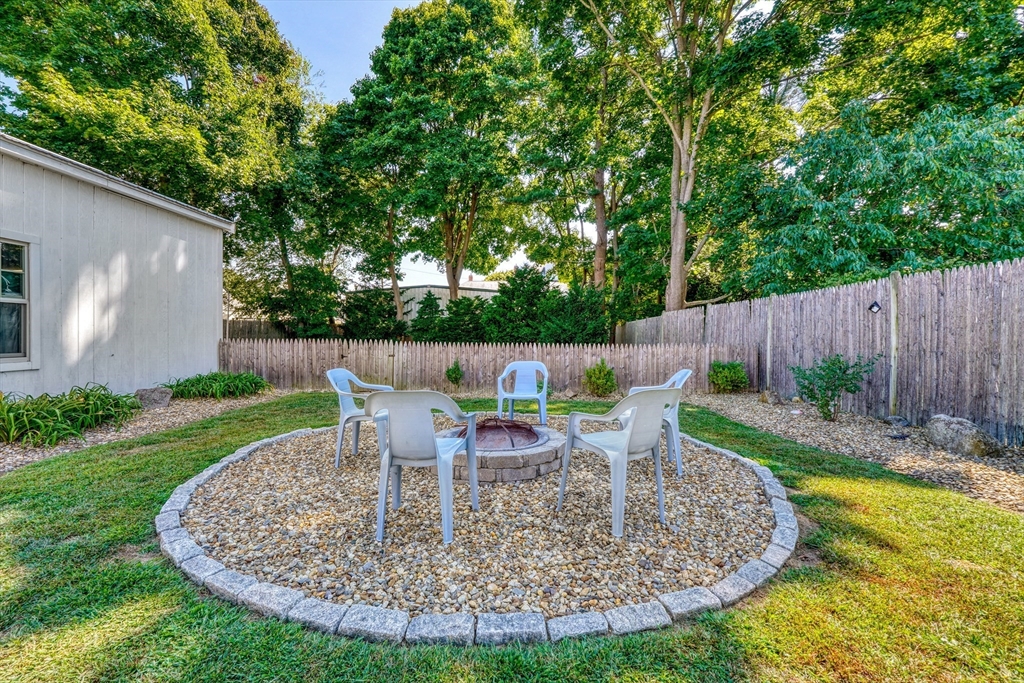 7 Lexington Dr