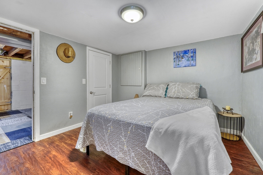 7 Lexington Dr