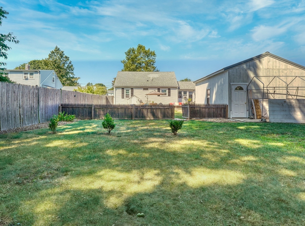7 Lexington Dr