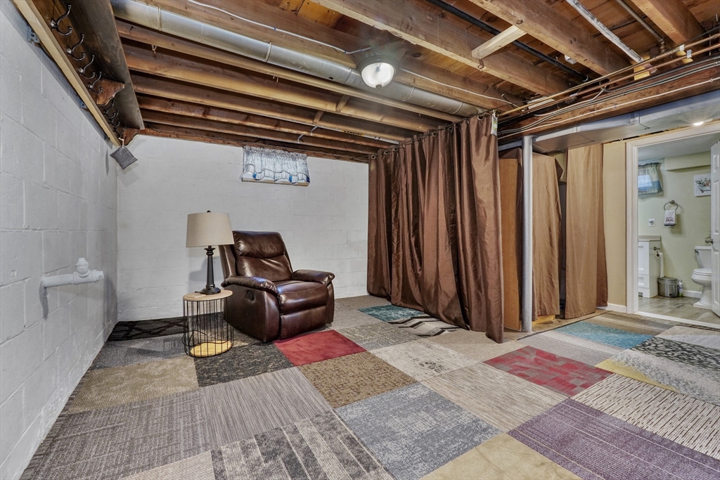 7 Lexington Dr