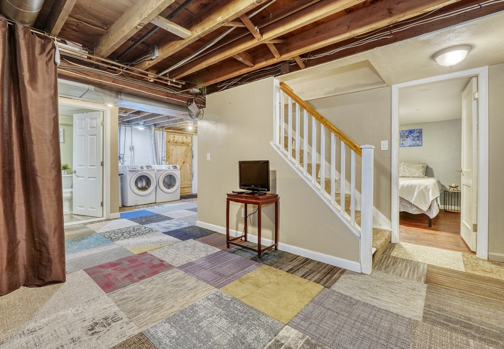 7 Lexington Dr