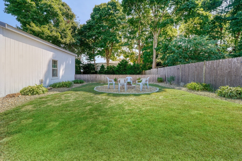 7 Lexington Dr