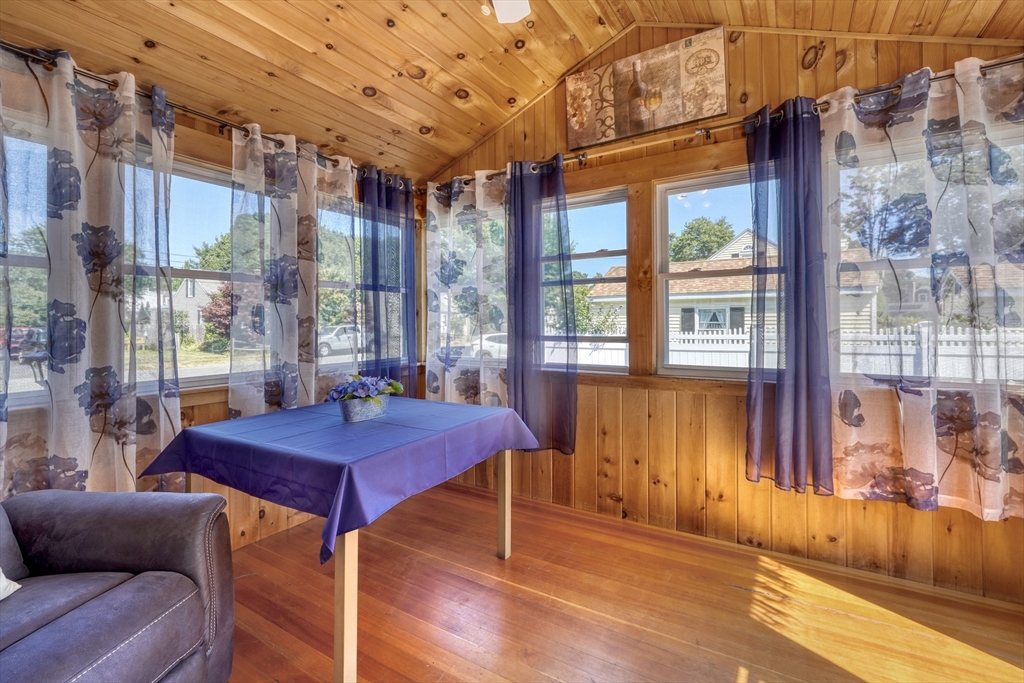 7 Lexington Dr