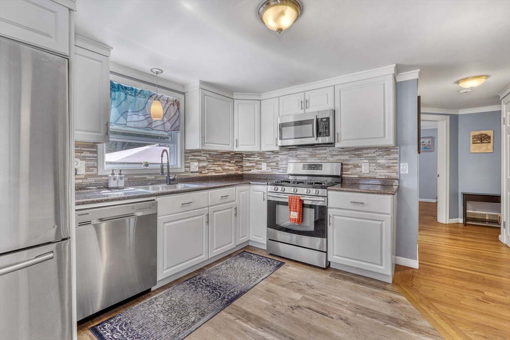 7 Lexington Dr