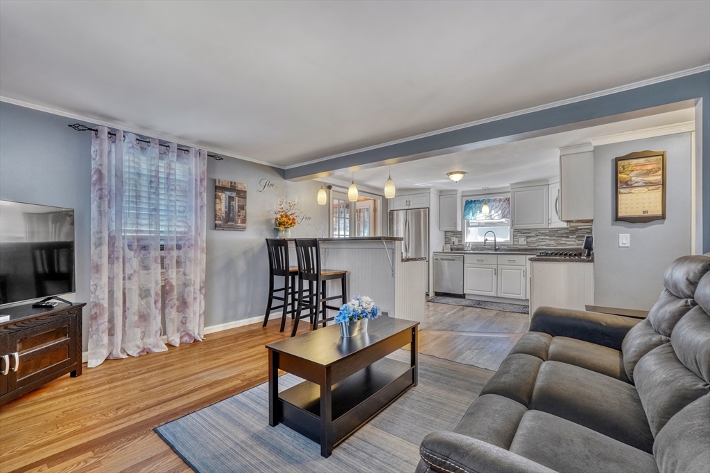 7 Lexington Dr