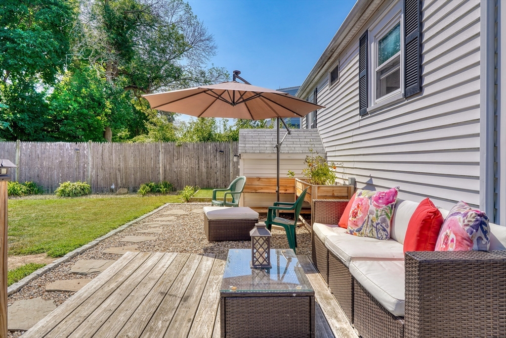 7 Lexington Dr
