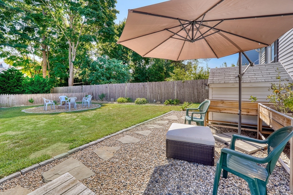 7 Lexington Dr
