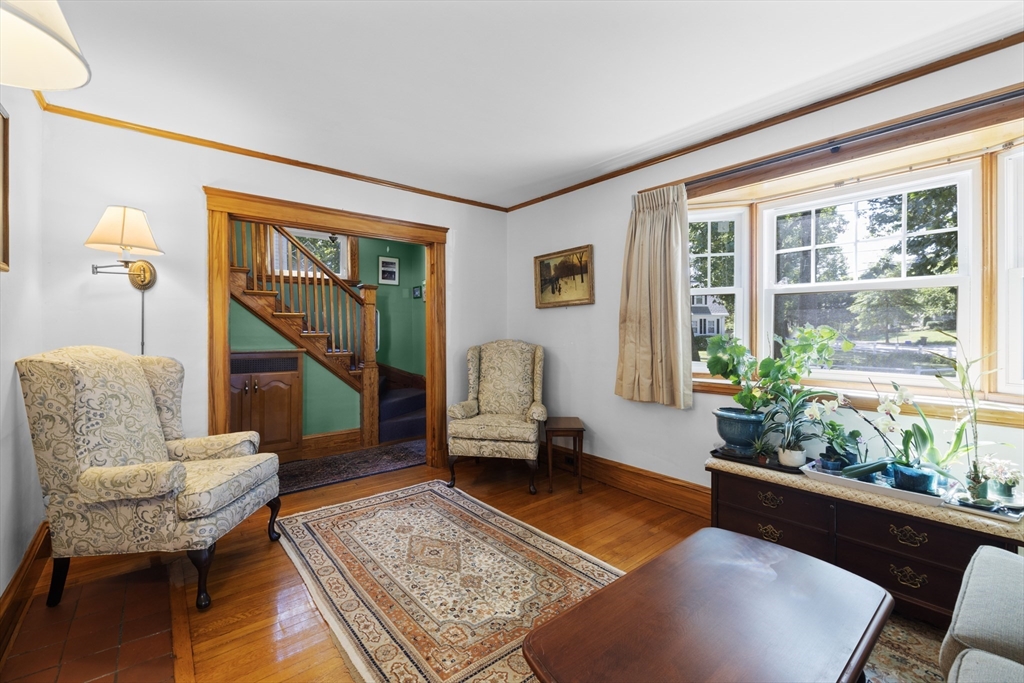 4 Farmcrest Ave