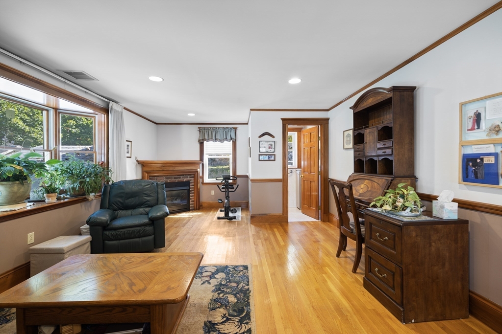 4 Farmcrest Ave