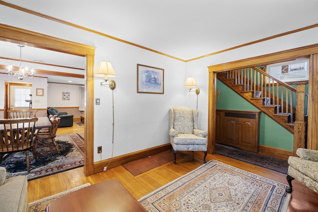 4 Farmcrest Ave