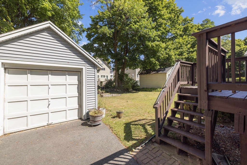 4 Farmcrest Ave