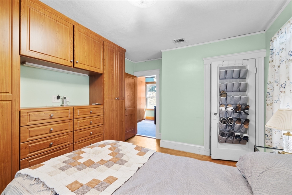 4 Farmcrest Ave
