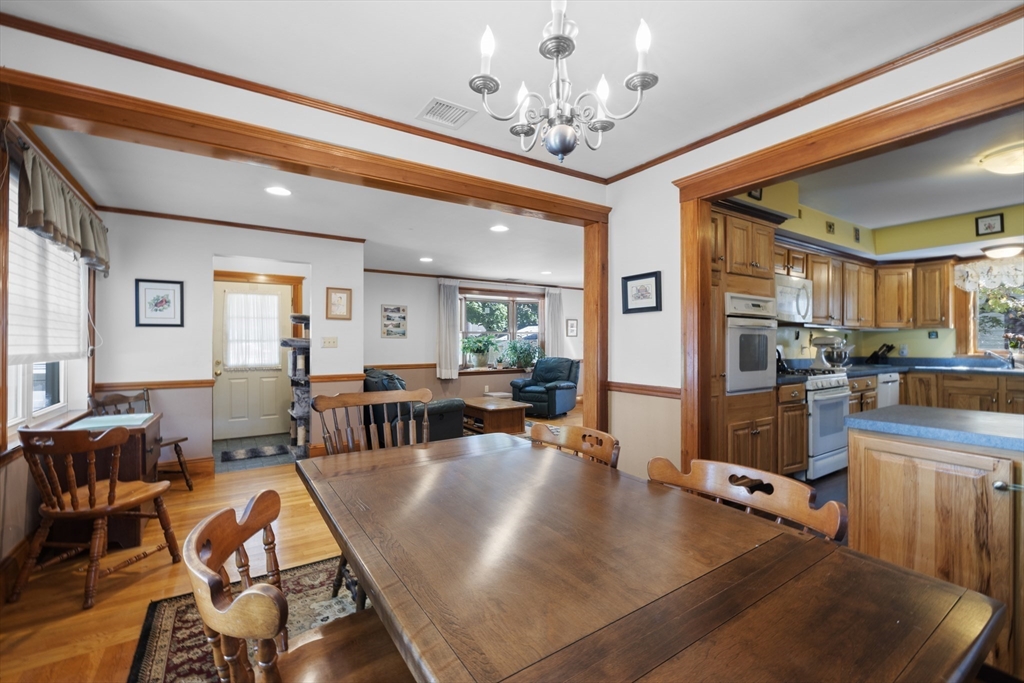 4 Farmcrest Ave