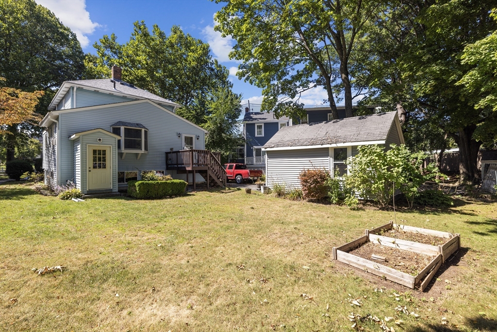 4 Farmcrest Ave