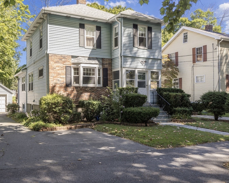 4 Farmcrest Ave
