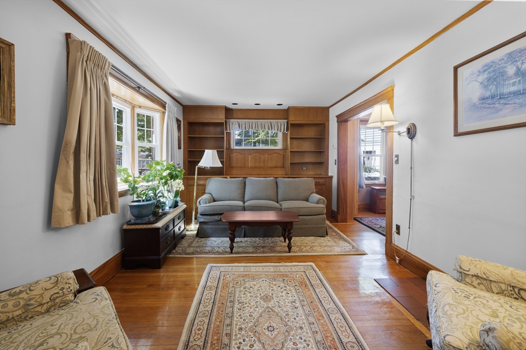 4 Farmcrest Ave