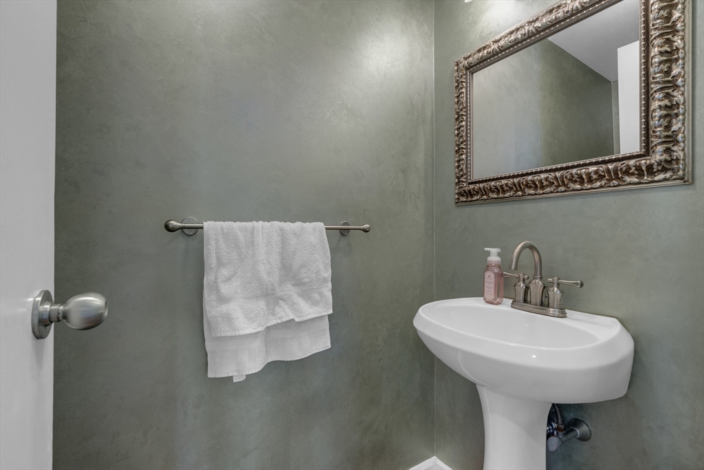 127 Governor Winthrop Rd # 127
