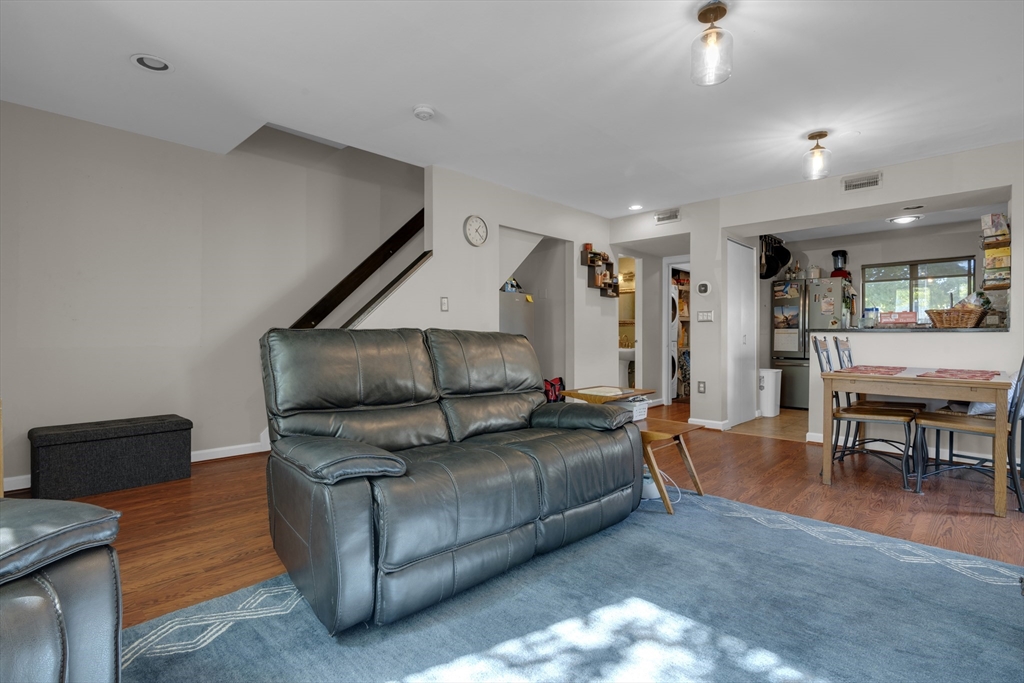 127 Governor Winthrop Rd # 127