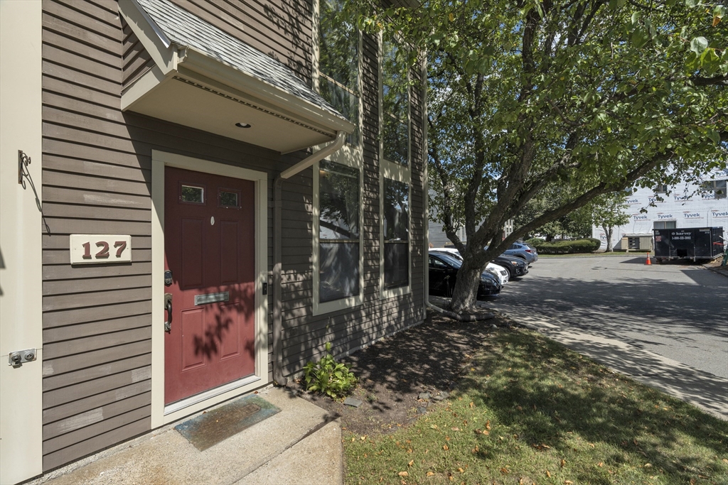 127 Governor Winthrop Rd # 127