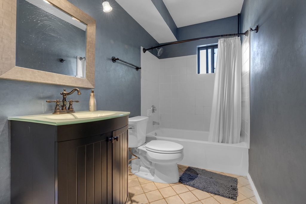 127 Governor Winthrop Rd # 127