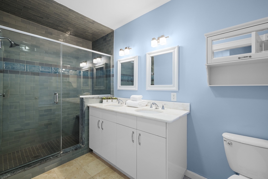 4 Centre St # 4