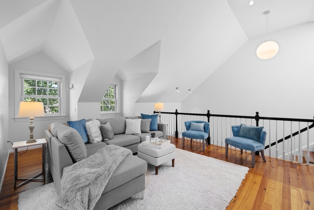 4 Centre St # 4