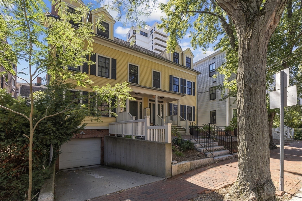 4 Centre St # 4