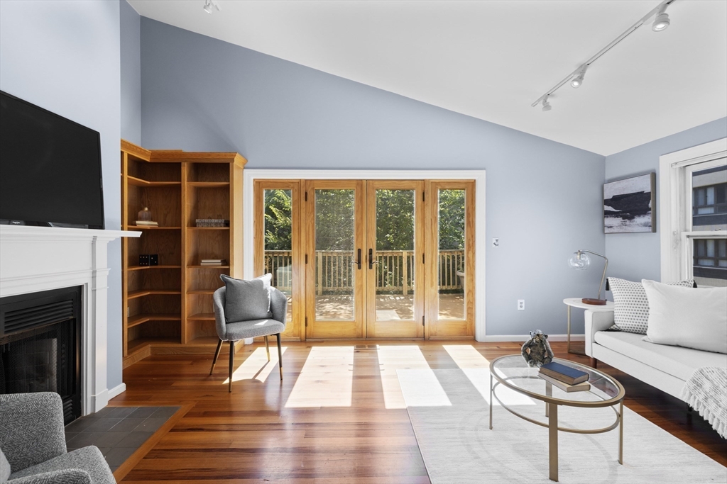 4 Centre St # 4