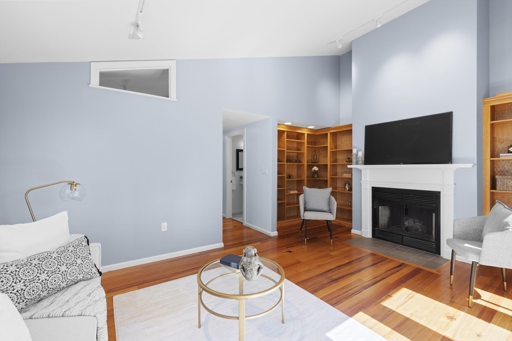 4 Centre St # 4