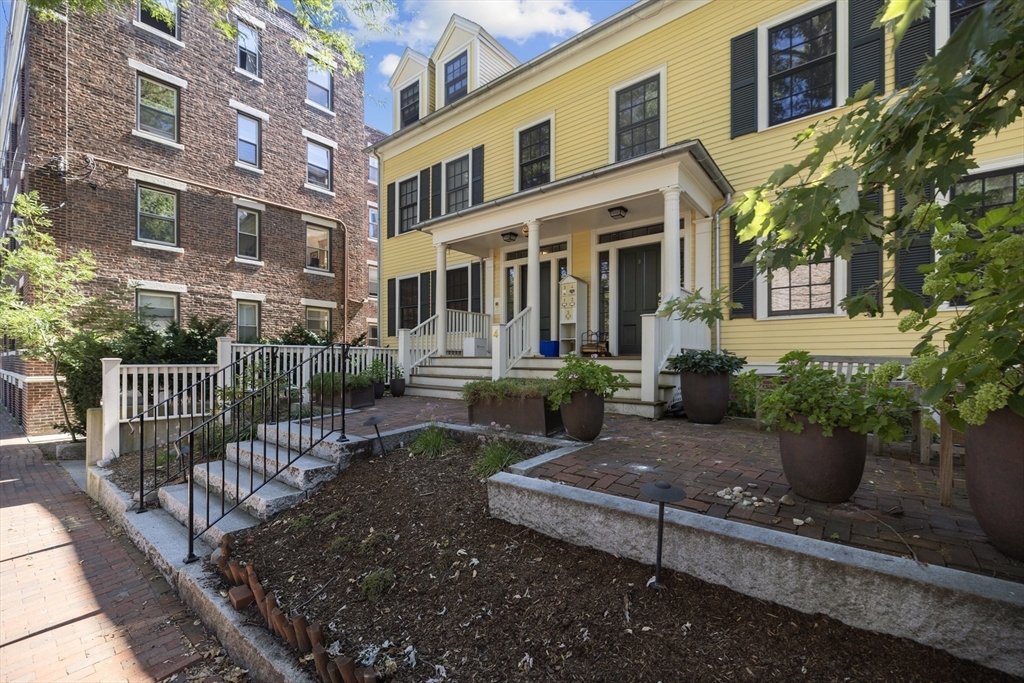 4 Centre St # 4