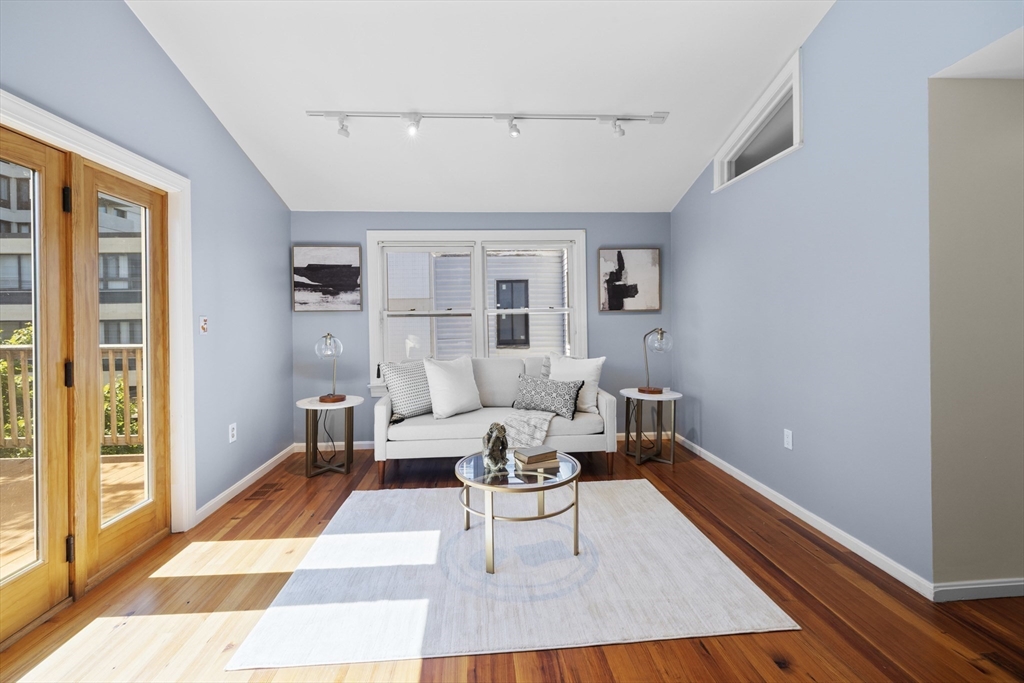 4 Centre St # 4