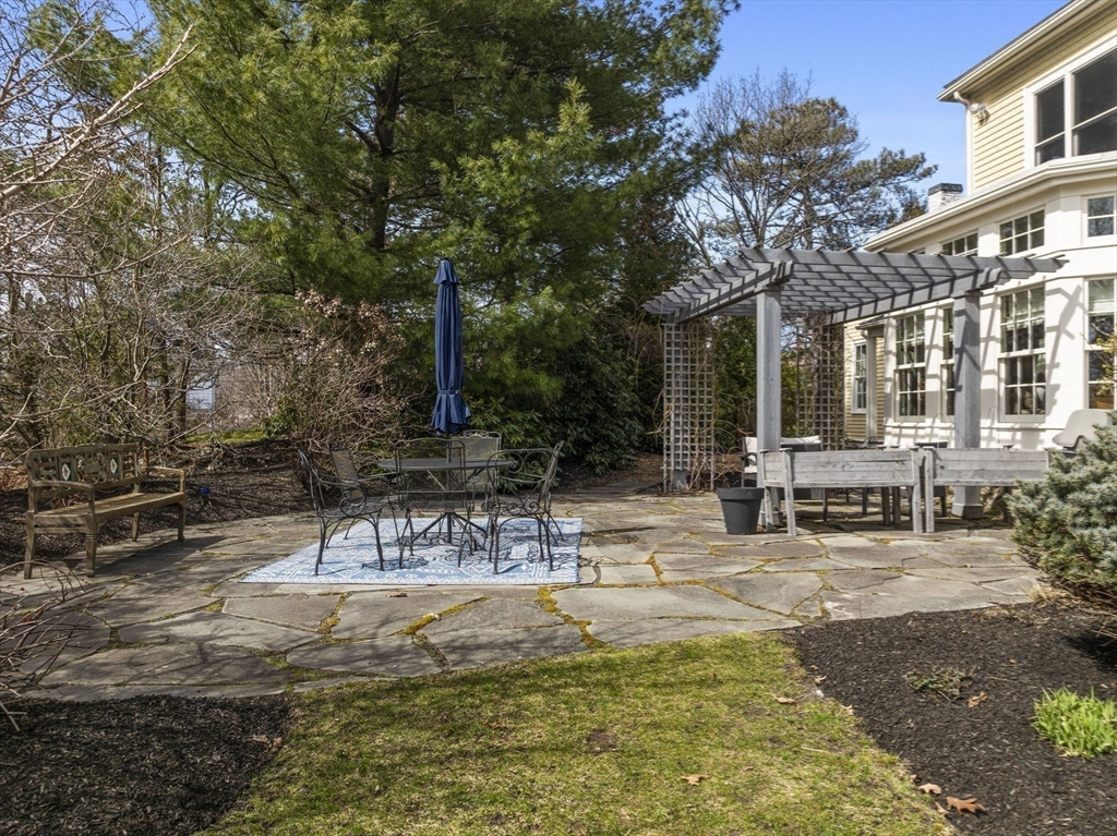 12 Rock Hill St