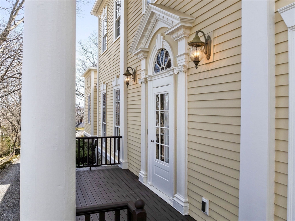 12 Rock Hill St