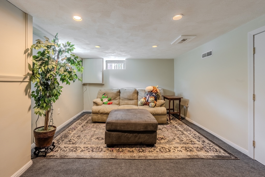 42 Turner Ave