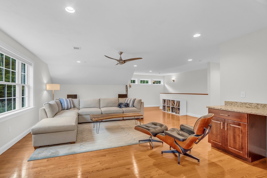 56 Houghton Farm Ln