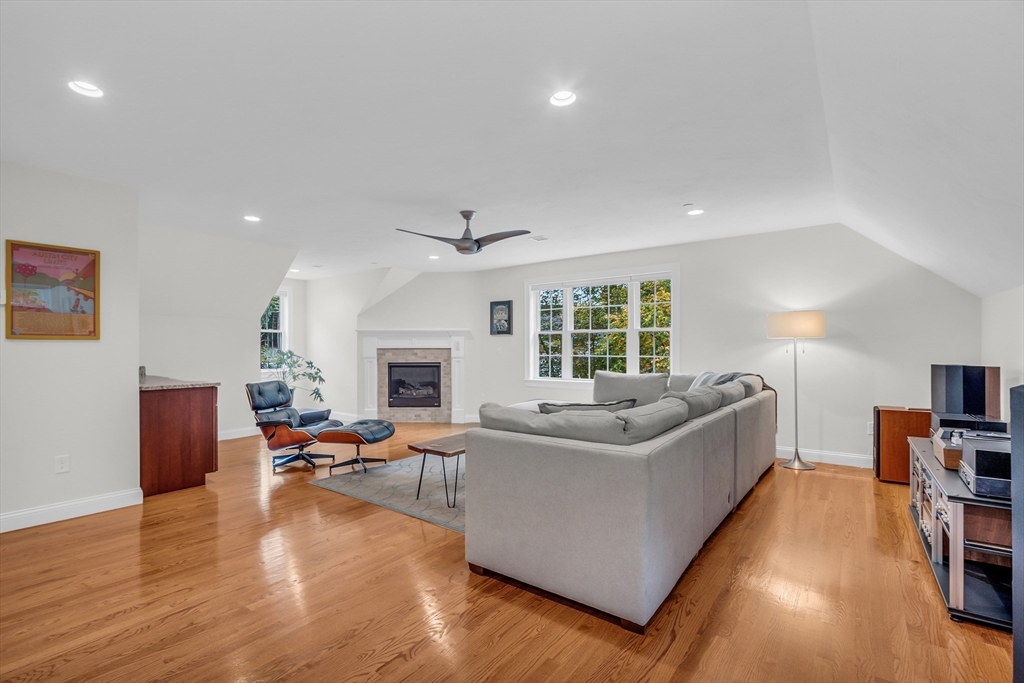 56 Houghton Farm Ln