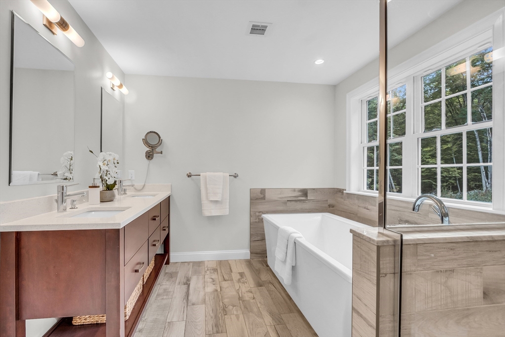 56 Houghton Farm Ln