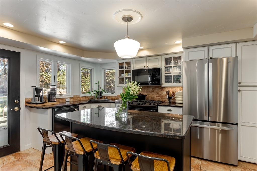 37 Shaker Ln