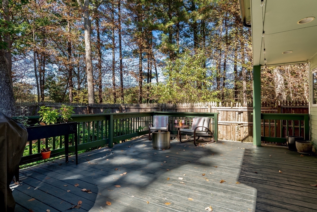 37 Shaker Ln