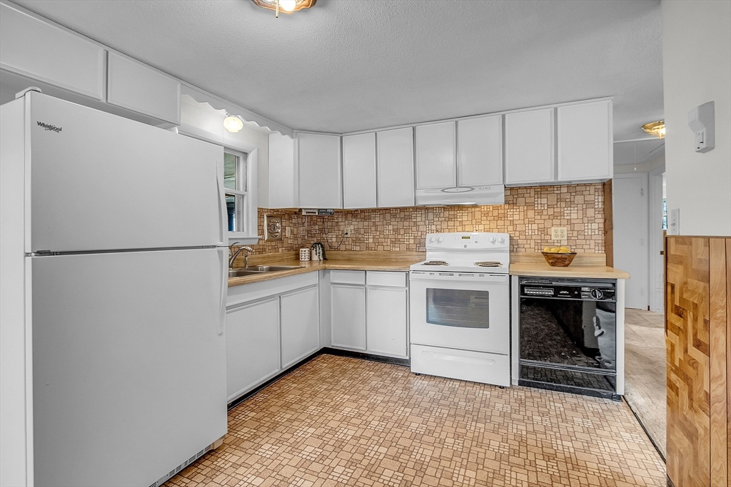24 Candice St