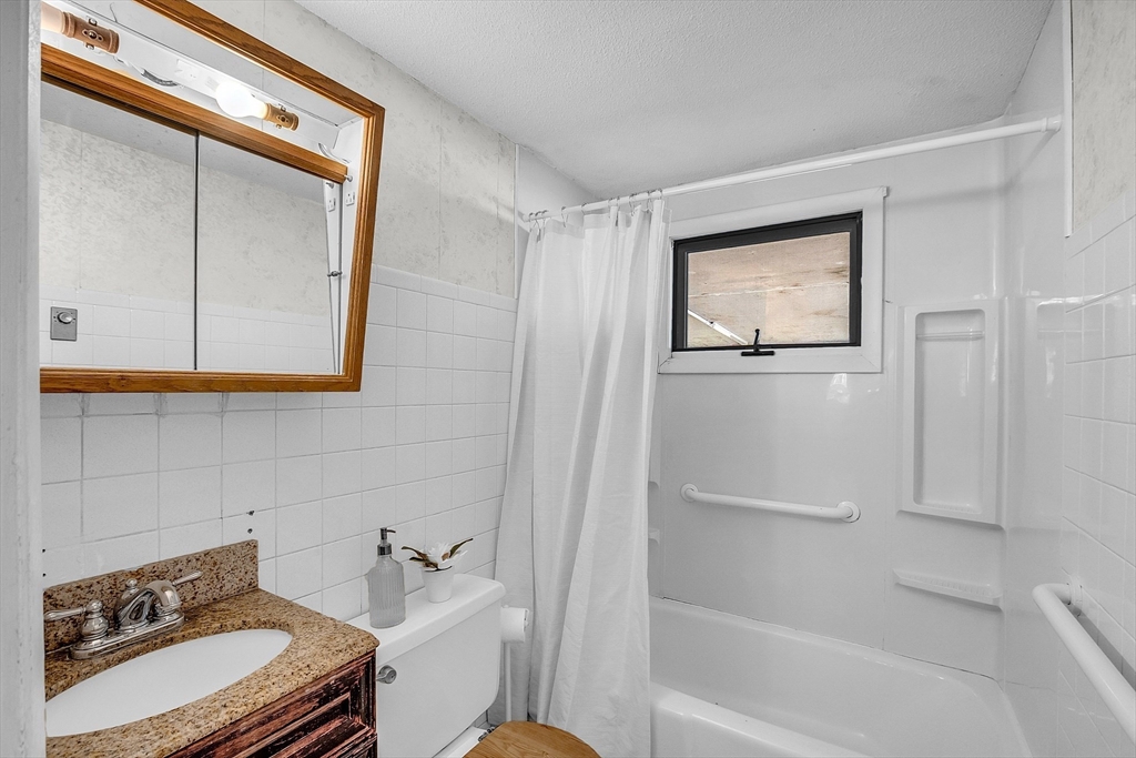 24 Candice St